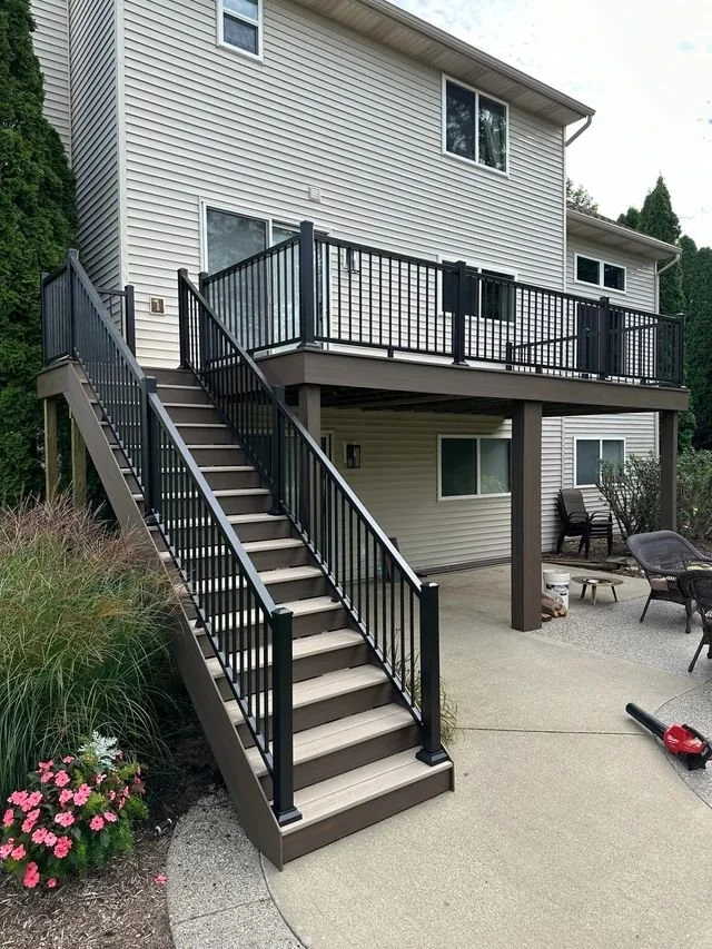Finished raised composite deck with black aluminum railings